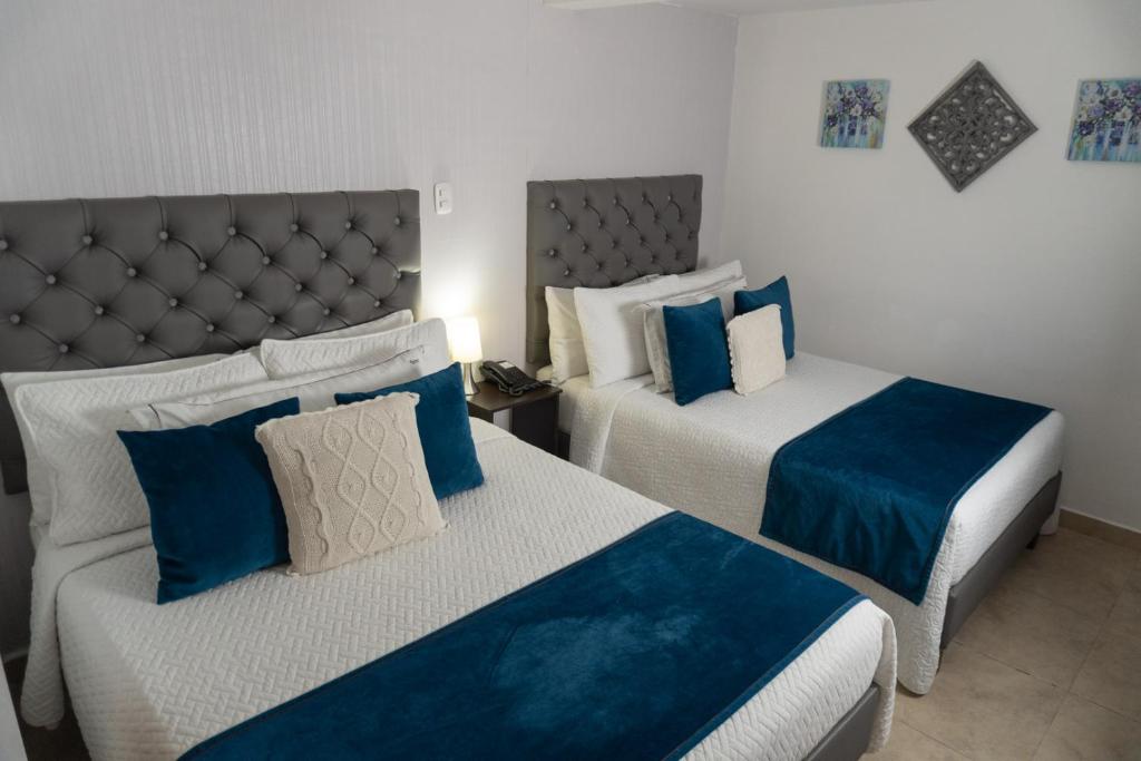 Postel nebo postele na pokoji v ubytování Hotel Alamos Del Parque