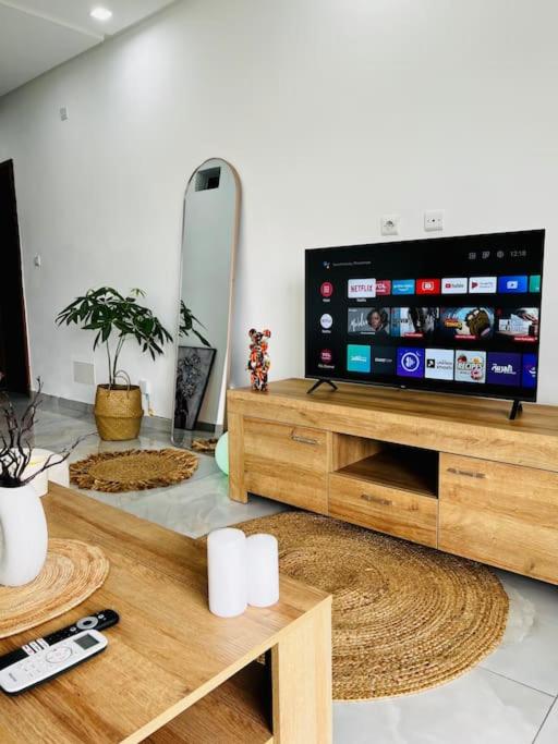 TV a/nebo společenská místnost v ubytování Apartment Pool- Balcony- Parking- Self CheckIn- WIFI -A3