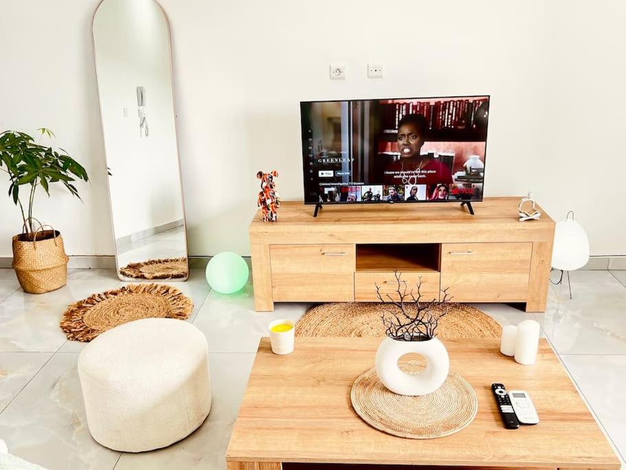 TV a/nebo společenská místnost v ubytování Apartment Pool- Balcony- Parking- Self CheckIn- WIFI -A3