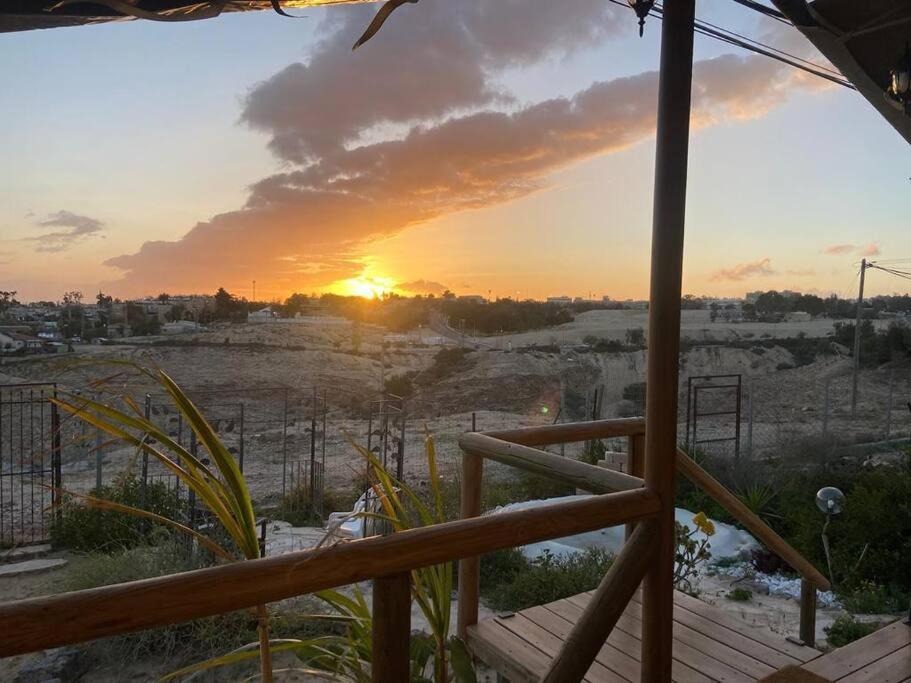 Východ nebo západ slunce při pohledu z luxury tent nebo okolí