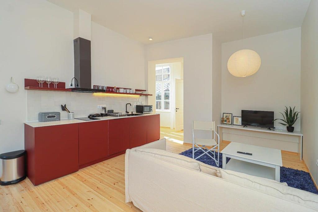 Kuchyň nebo kuchyňský kout v ubytování Stylish 2BR Apt in Tbilisi - By Wehost