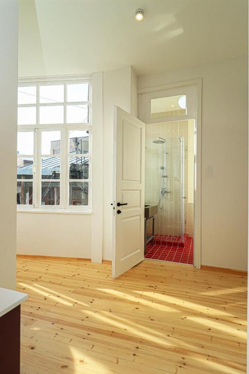 Koupelna v ubytování Stylish 2BR Apt in Tbilisi - By Wehost