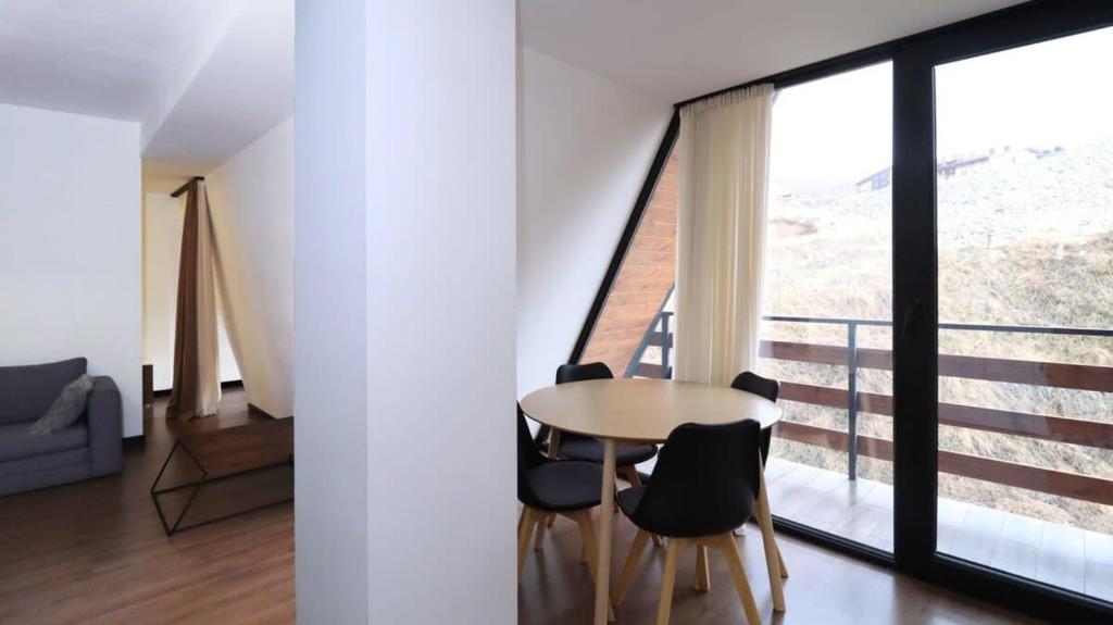 Posezení v ubytování 1BR Apartment for 4 in Marshall Gudauri