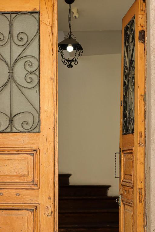 لابی و فضای عمومی Unique Modern 1 BR Apt in Tbilisi By Wehost - تصویر ۵