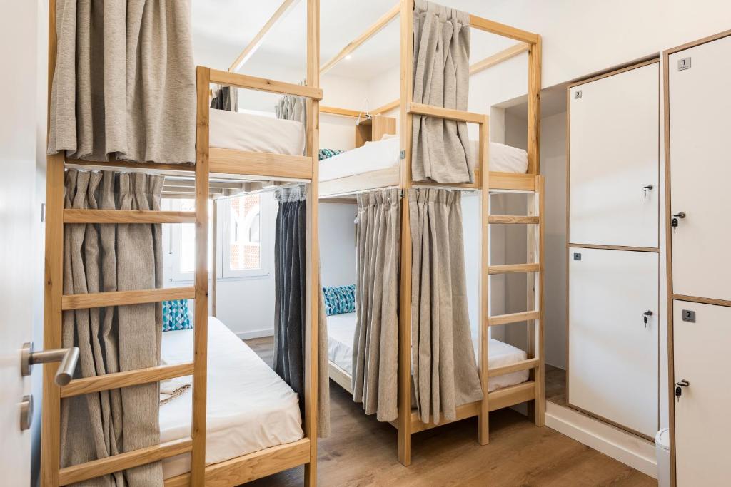 Postel nebo postele na pokoji v ubytování Madalena Hostel e Suites