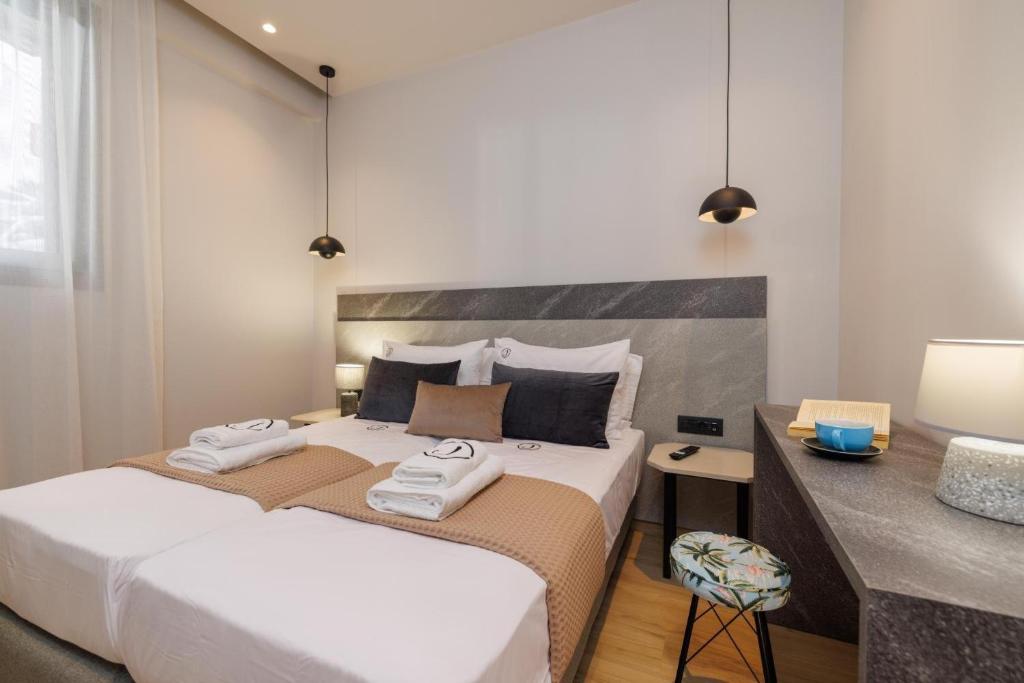 Postel nebo postele na pokoji v ubytování Jolly Suites