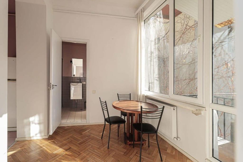 Cozy and Stylish Apt Next to Stamba and Rooms در تفلیس