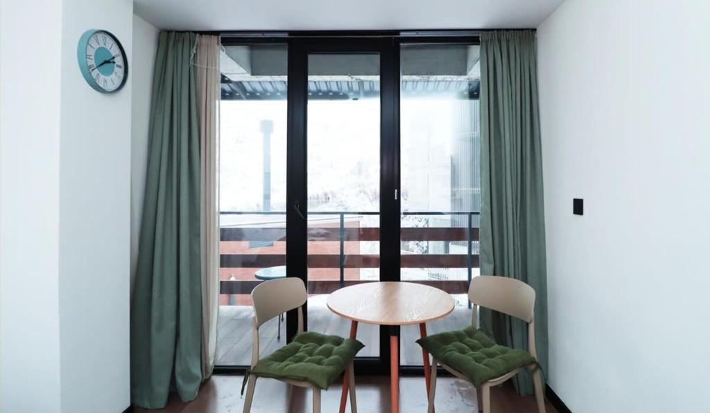 Posezení v ubytování Cozy Studio Apartment in Marshall Gudauri Project