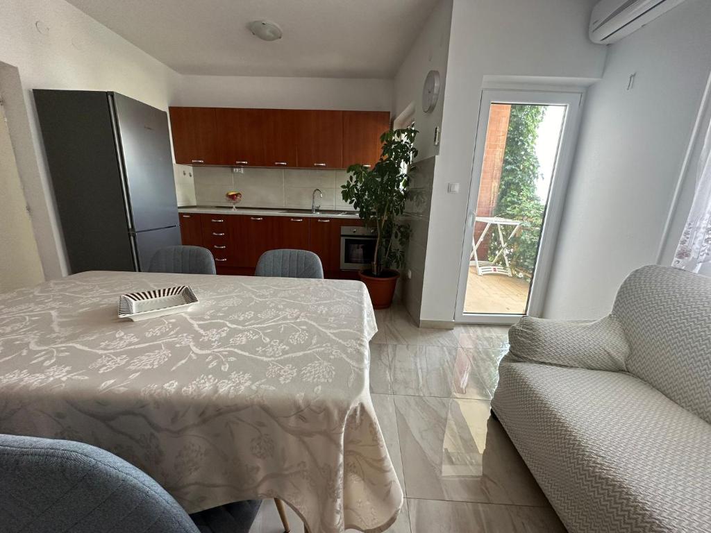 Kuchyňa alebo kuchynka v ubytovaní Apartments Jasna