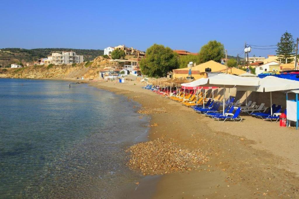 STROUBIS STUDIOS 2 - 11