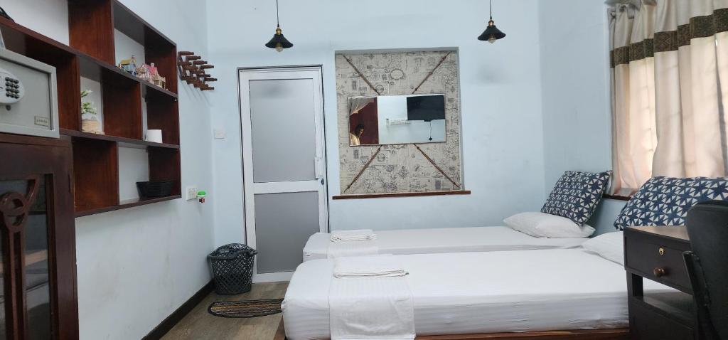 Postel nebo postele na pokoji v ubytování CHARAKAMA Guest Bungalow - GAMPAHA