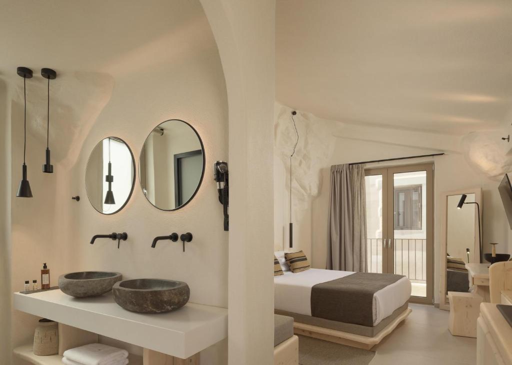 Postel nebo postele na pokoji v ubytování Manili Boutique Suites & Villas