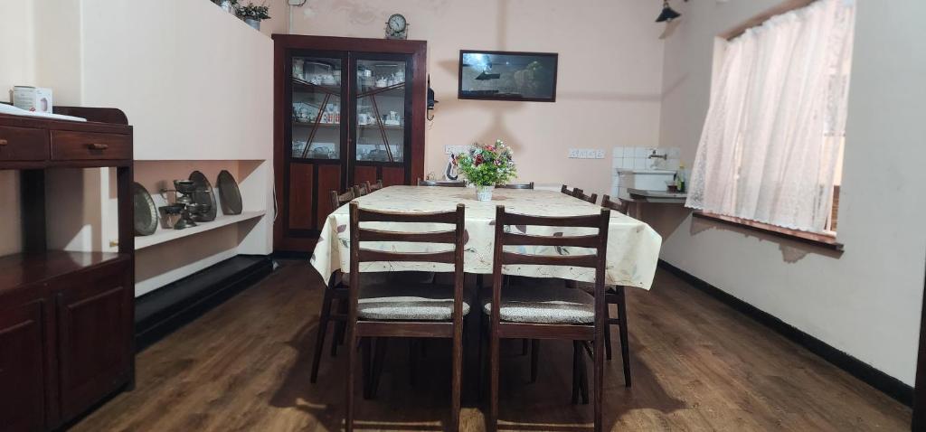 Kuchyň nebo kuchyňský kout v ubytování CHARAKAMA Guest Bungalow - GAMPAHA