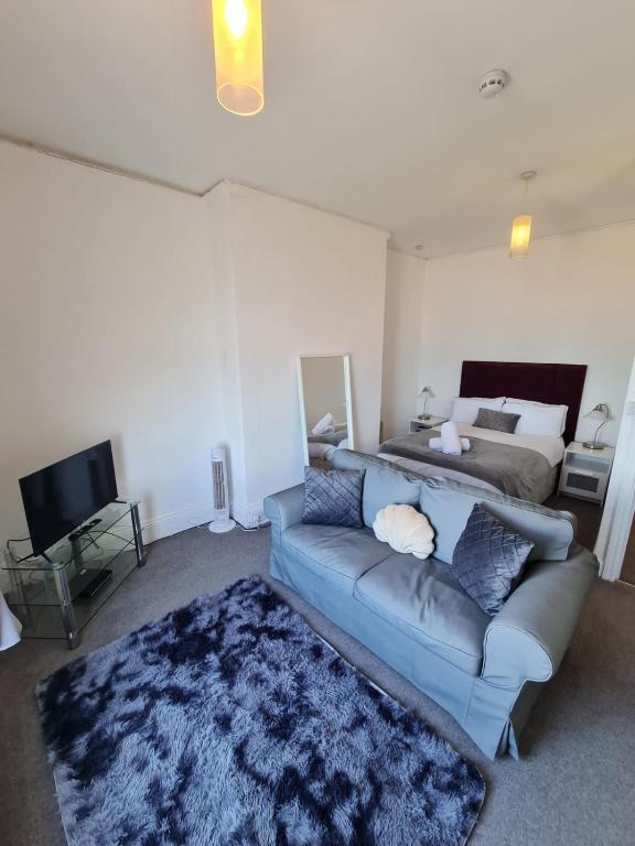 a living room with a couch and a bed at Farina No5, Sea view studio sleeping 2 guests in Bridlington