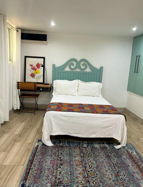Postel nebo postele na pokoji v ubytování Petti Fleur Apartment
