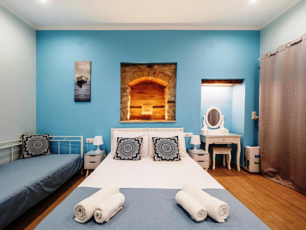 Postel nebo postele na pokoji v ubytování Sole Apartments - near Corfu Port