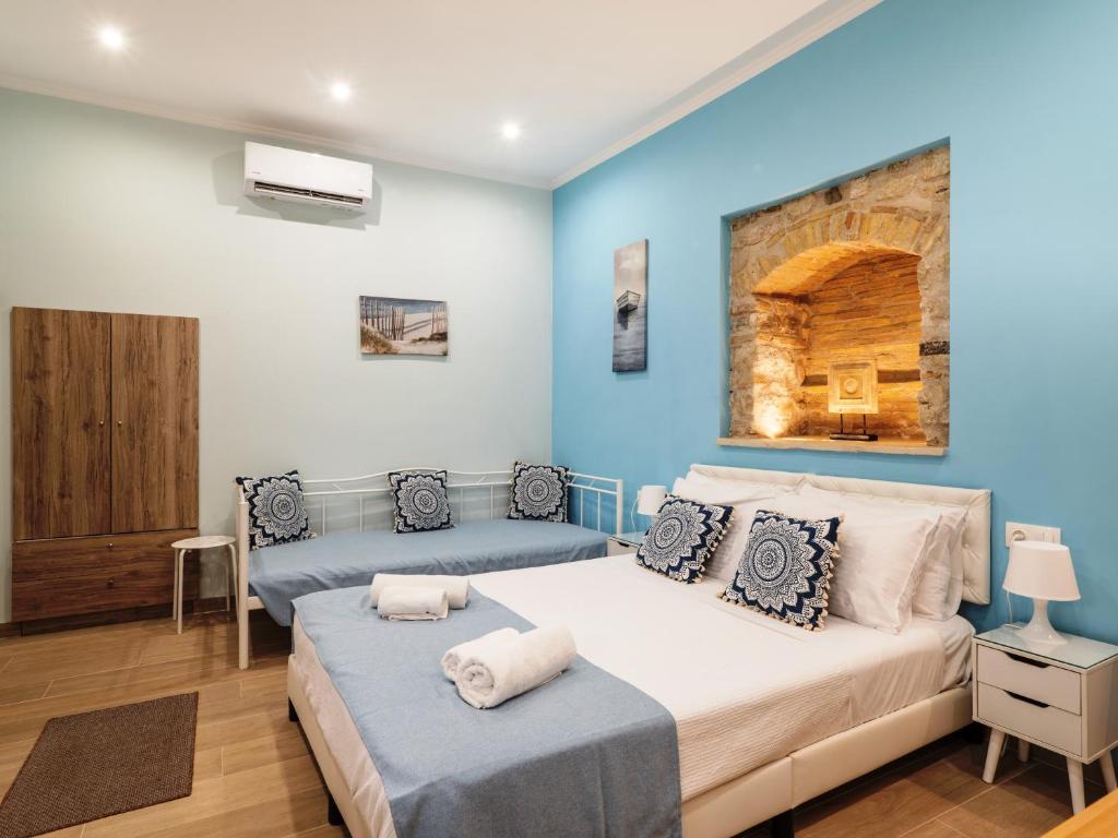 Postel nebo postele na pokoji v ubytování Sole Apartments - near Corfu Port