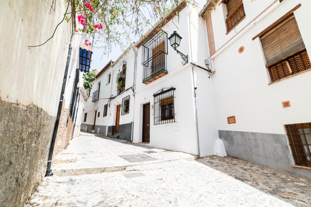 an alley in the old town of cuencauador at Wekey Homes, Casa del Albaicyn in Granada