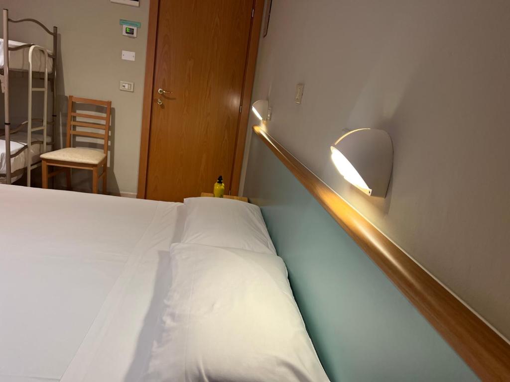 Postel nebo postele na pokoji v ubytování Lotus Hotel ALL INCLUSIVE & SPIAGGIA