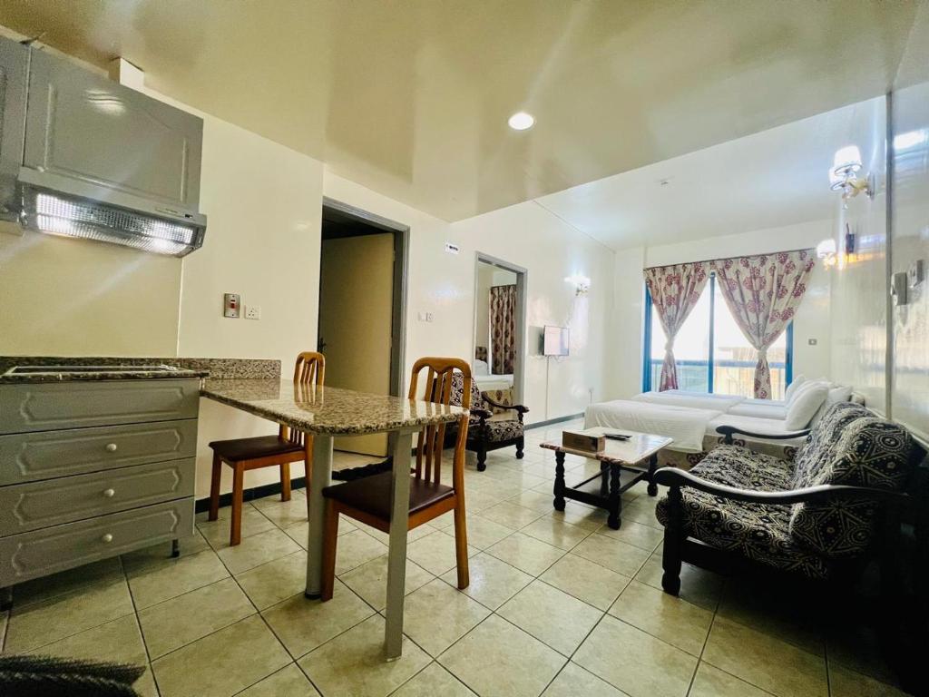 Sky Hotel Apartments - Resim 38