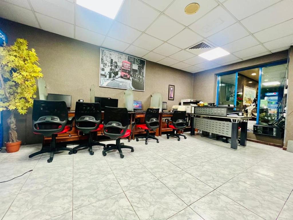 Sky Hotel Apartments - Resim 40