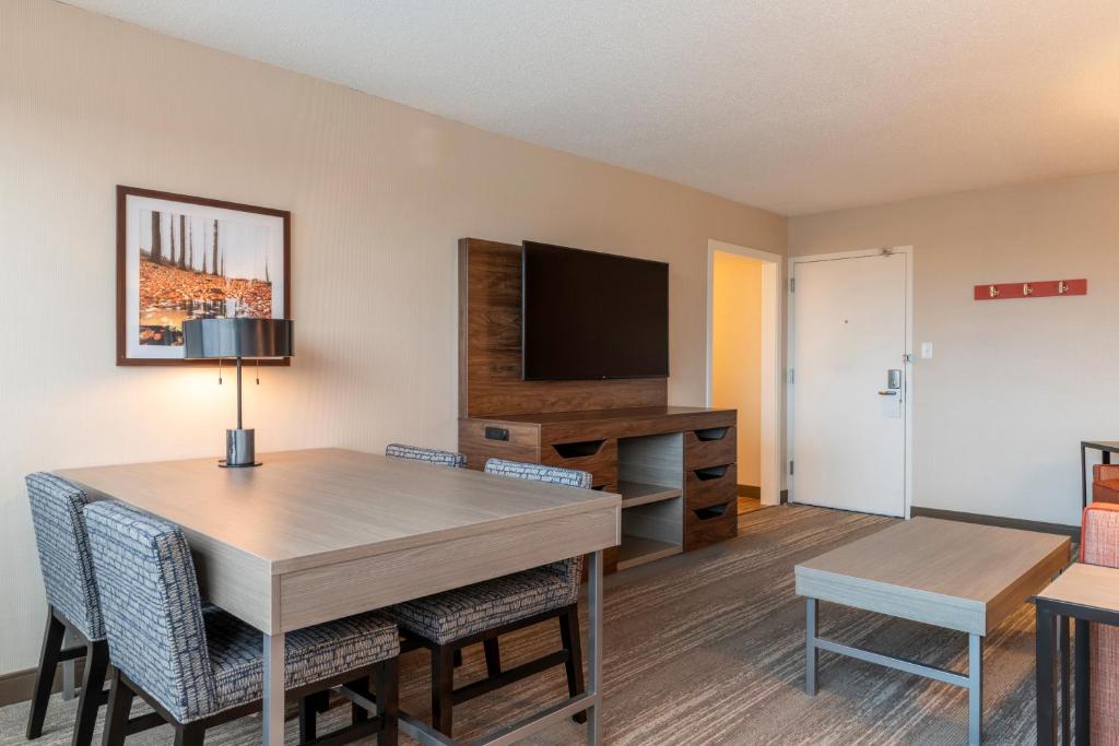 Hampton Inn Manchester Downtown photo