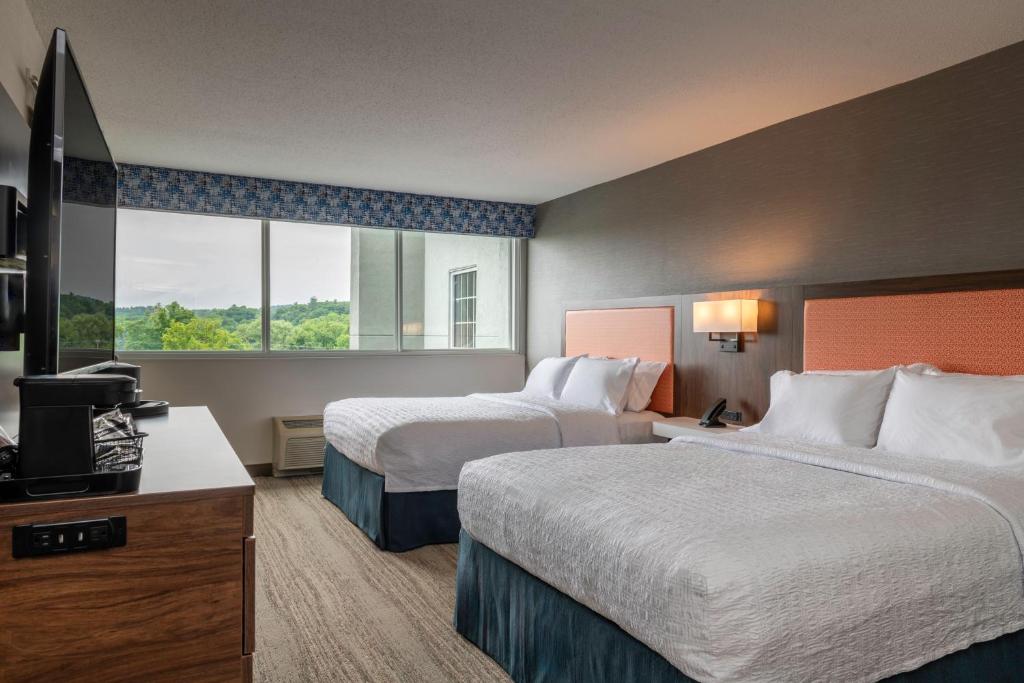 Hampton Inn Manchester Downtown photo