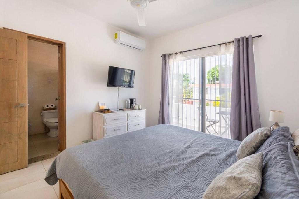 TV a/nebo společenská místnost v ubytování Carlota Guest House