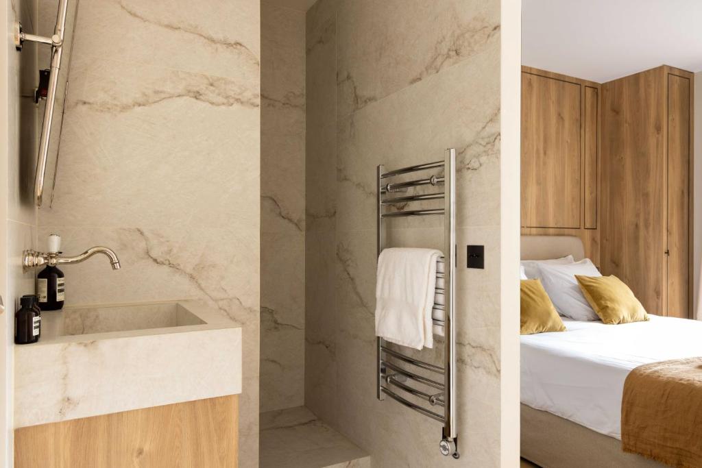 Spacious apartment - 3BR-8P - Eiffel Towerにあるベッド