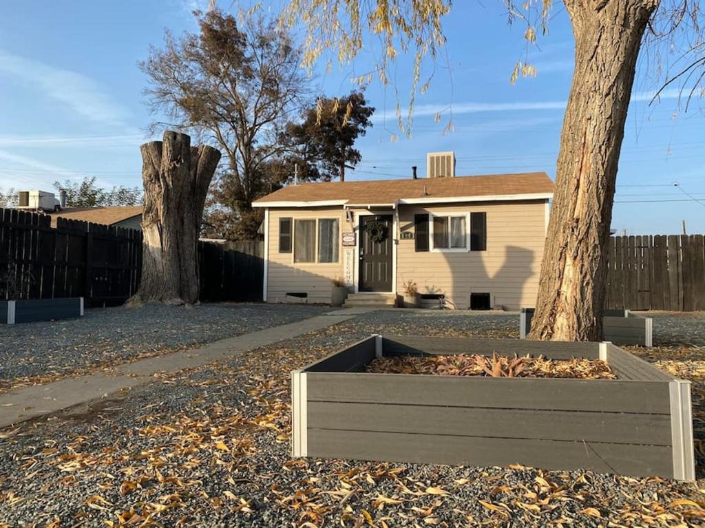 The Little Pink House, Visalia (updated prices 2024)