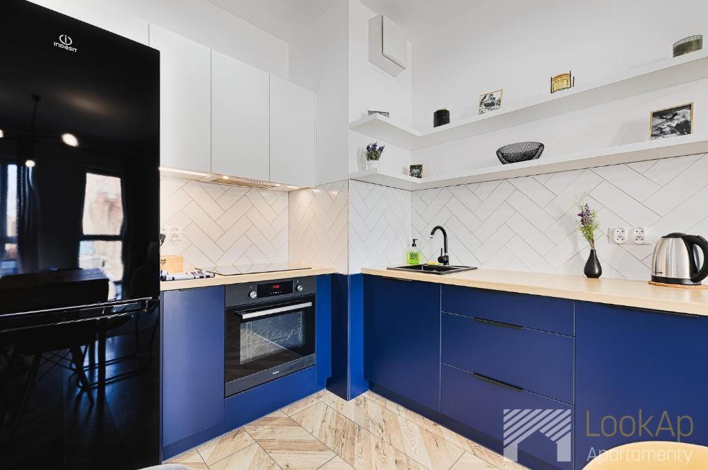 Ilumino by LookAp - One-Bedroom Apartment