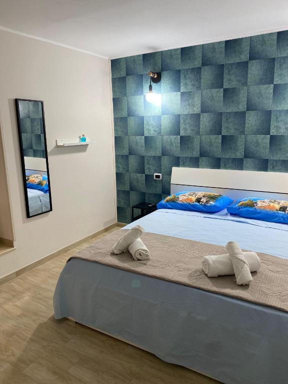 a bedroom with a bed with two towels on it at La Petite Maison in Naples