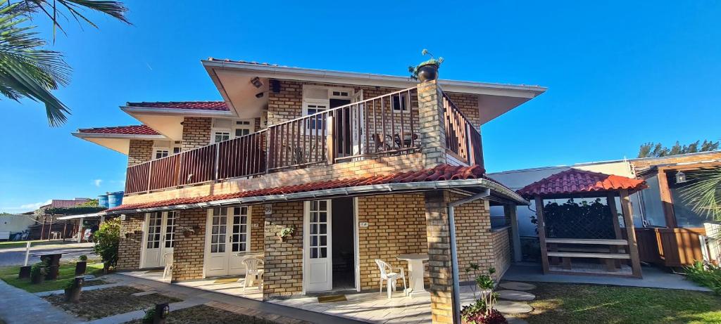 Pousada Recanto Edênico - à beira mar da Praia Ponta do Papagaio, Palhoça SC - Two-Bedroom Apartment With Pool View