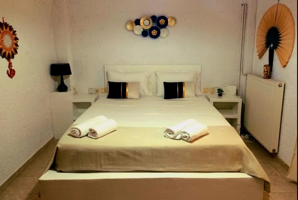 Postel nebo postele na pokoji v ubytování AGAPI apartments