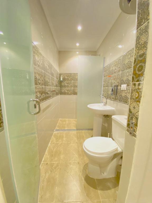 Seven Pyramids View Inn - 19