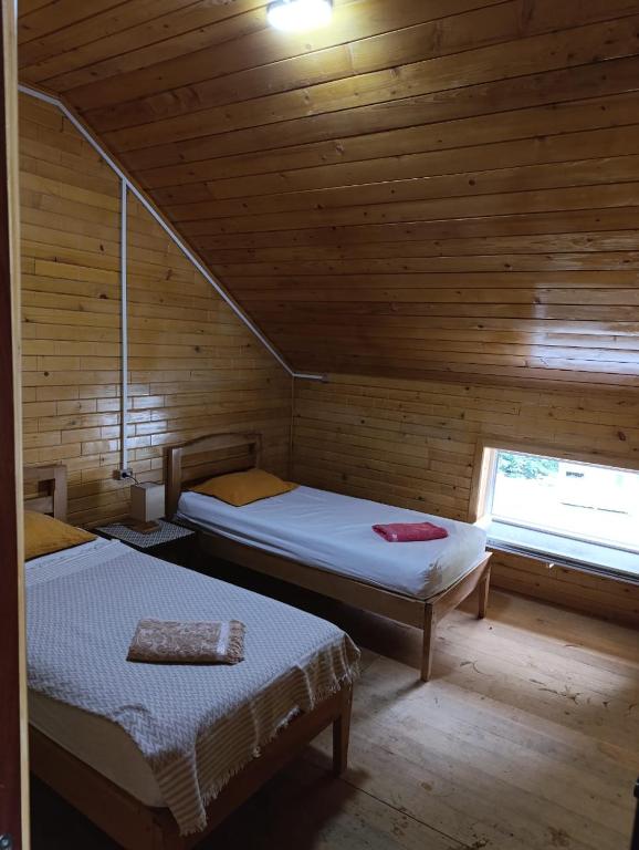 Postel nebo postele na pokoji v ubytování Green Wood In Ifari
