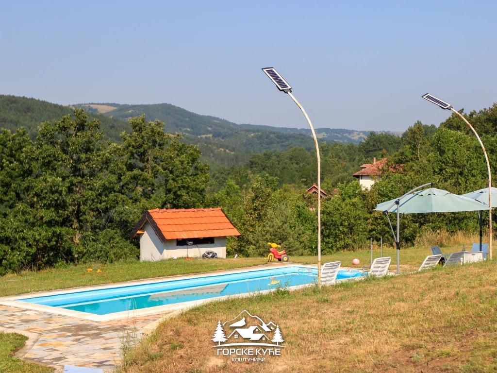 Bazén v ubytování Gorske Kuće nebo v jeho okolí
