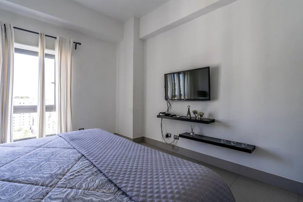 Μια τηλεόραση ή/και κέντρο ψυχαγωγίας στο Dream Rooftop Downtown View