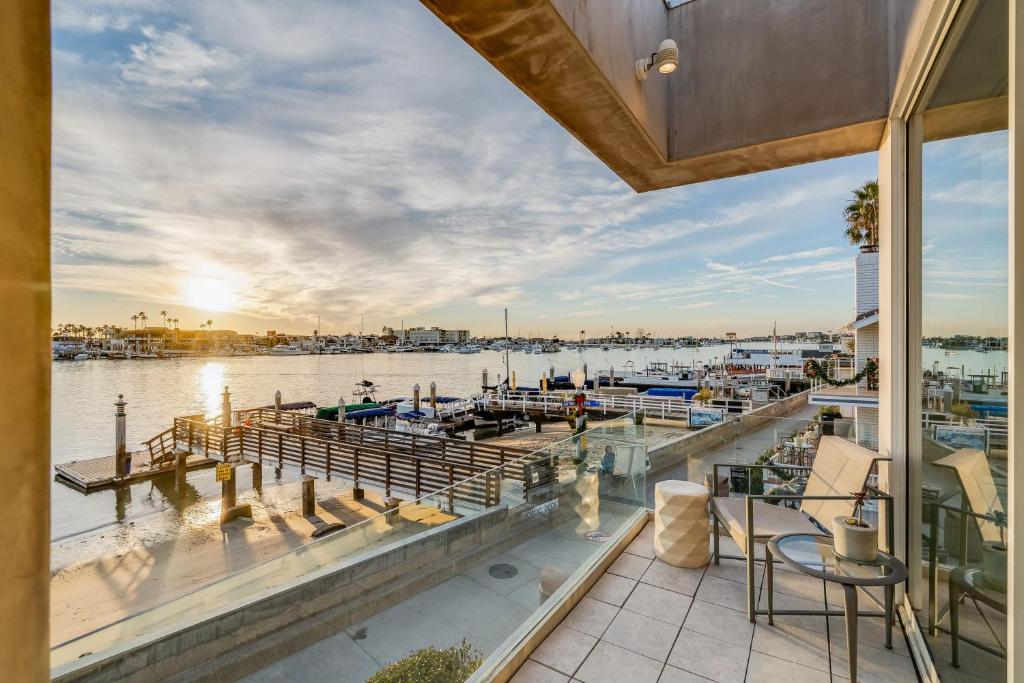 Waterfront Oasis w Pier Parking & Beach on Island, Balboa Island