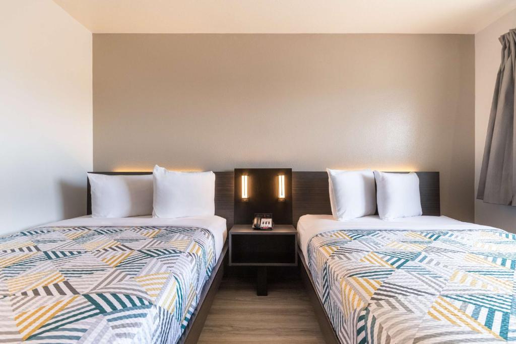 Motel 6-Rolling Meadows, IL - Chicago Northwest - Quadruple Room