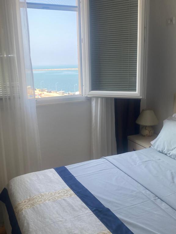 Ліжко або ліжка в номері Albi Apartmet beachfront in Shengjin