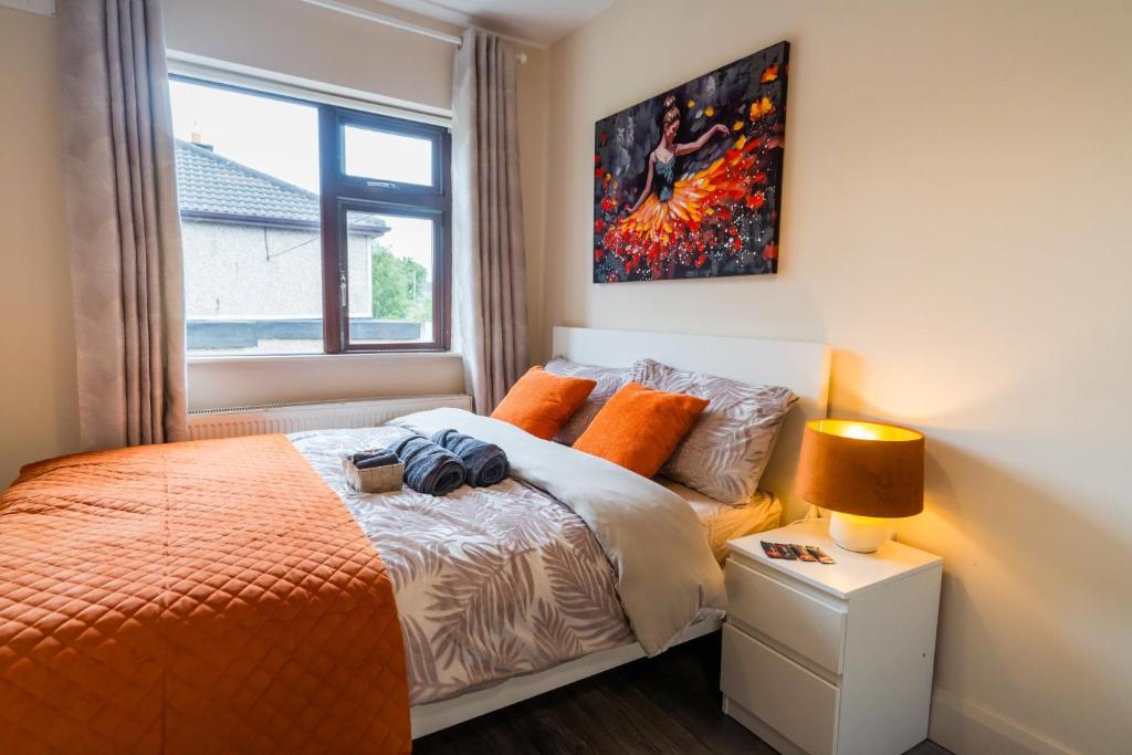 Postel nebo postele na pokoji v ubytování Dublin Suburban Haven