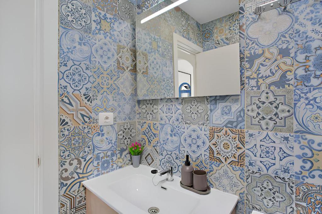 A bathroom at Cosy 1 Bedroom Bungalow Apartment
