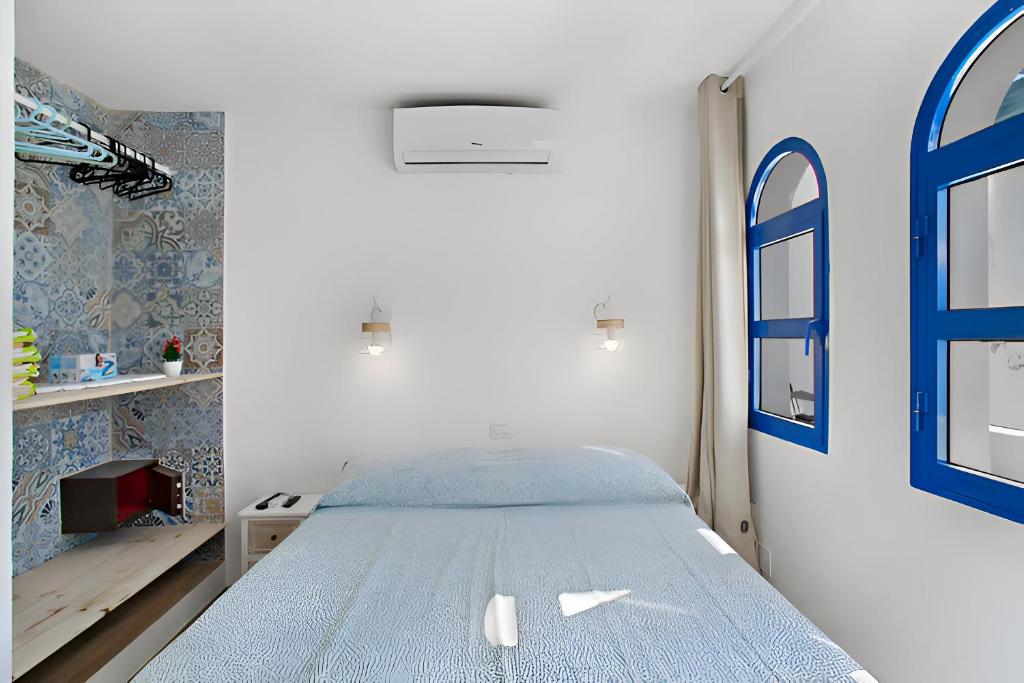 A bed or beds in a room at Cosy 1 Bedroom Bungalow Apartment