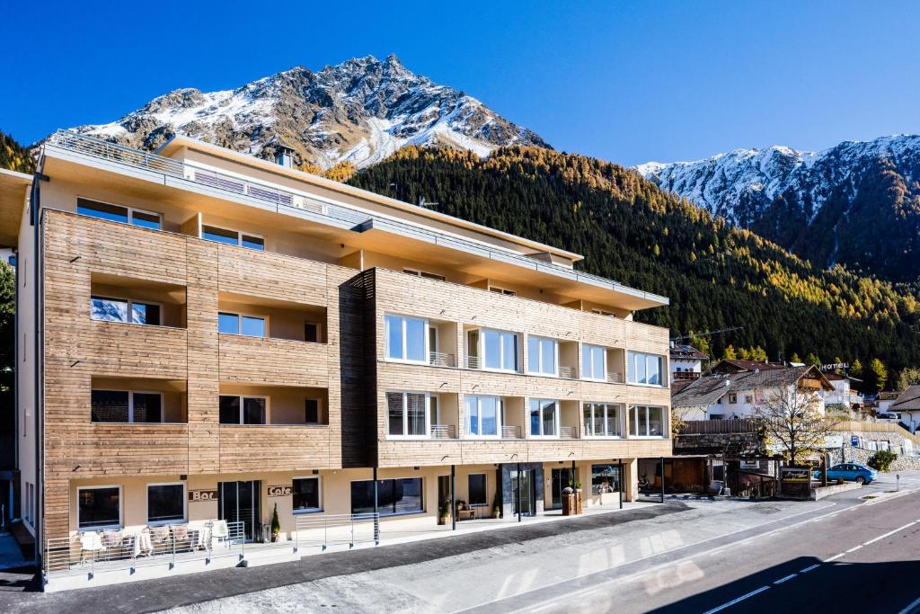Nespecifikovaný výhled na hory nebo výhled na hory při pohledu z hotelu