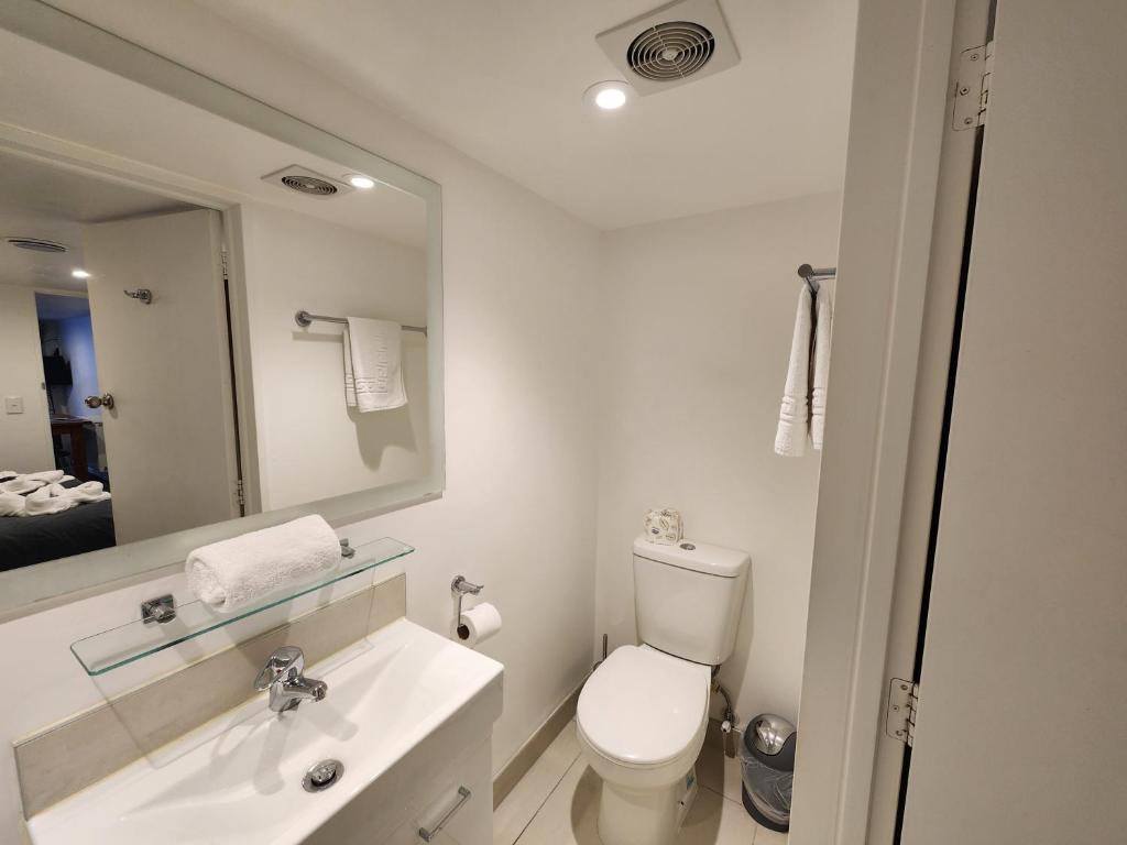 Pinewood Queenstown - Resim 15