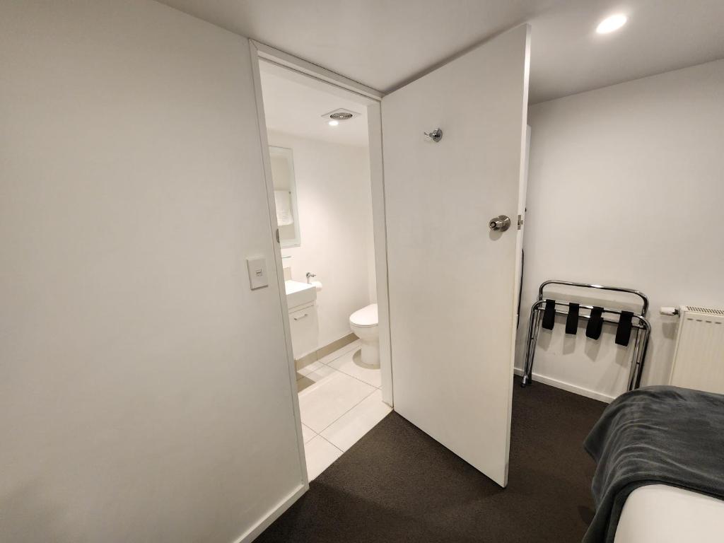 Pinewood Queenstown - Resim 9