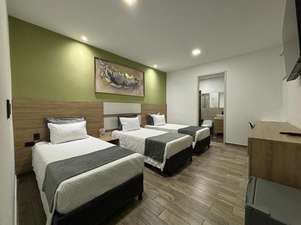 Postel nebo postele na pokoji v ubytování M A Hotel