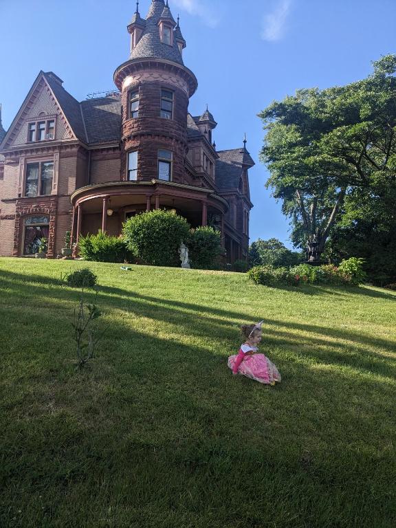 Henderson Castle Inn photo