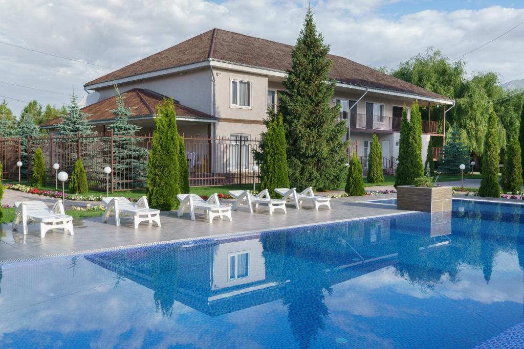 Bassein majutusasutuses Арт-отель ololoFamily või selle lähedal
